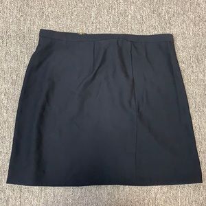 Black shirt with bow In the back